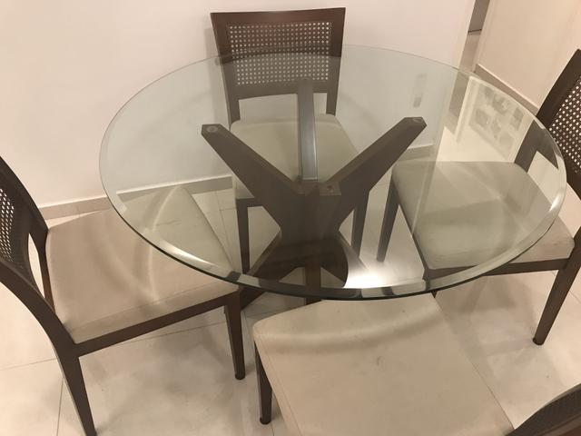 Mesa de Jantar Redonda com 4 cadeiras