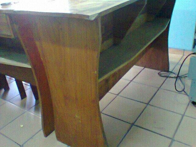 2 Balcões e 5 Cadeiras de madeiras