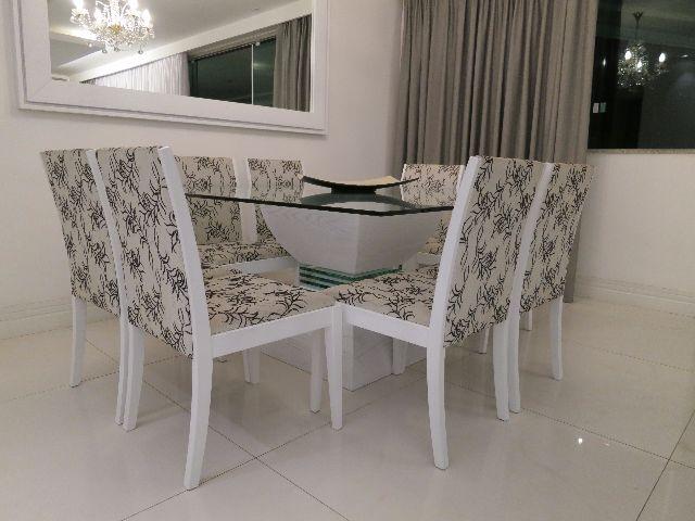 Mesa de jantar com 8 cadeiras, ótimo estado