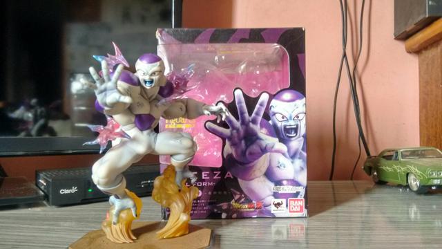 Vendo figure action freeza Bandai