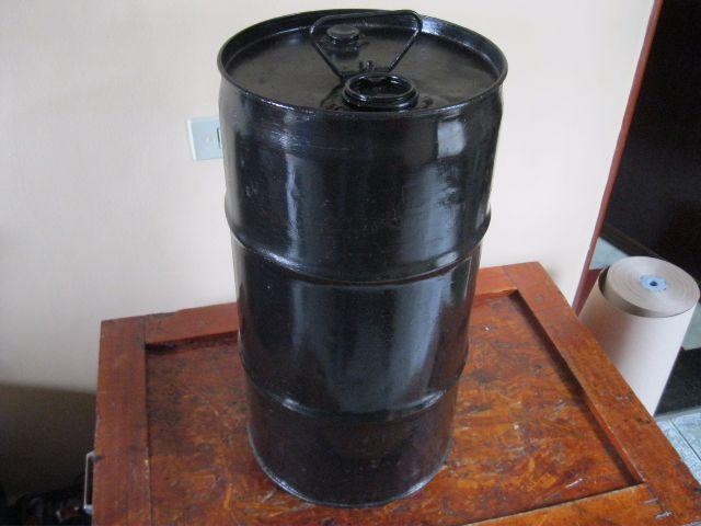 Barril antigo de lata (Colecionador)