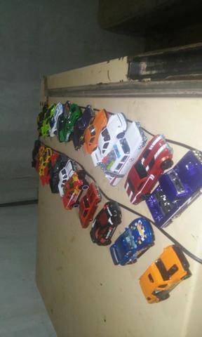 Coleção com 22 carros hit guia 150rs