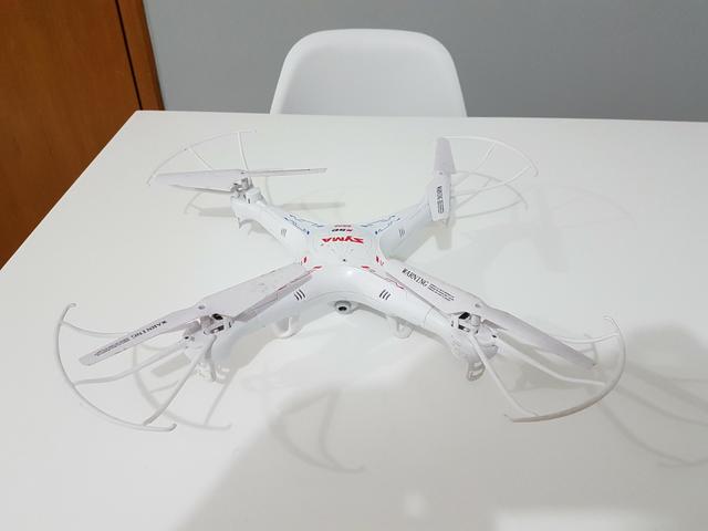 Drone Syma X5C com Câmera