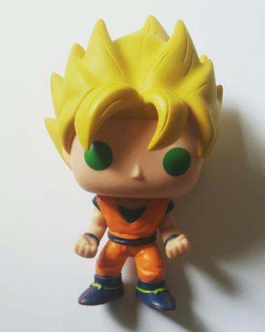 Funko pop goku com caixa novo
