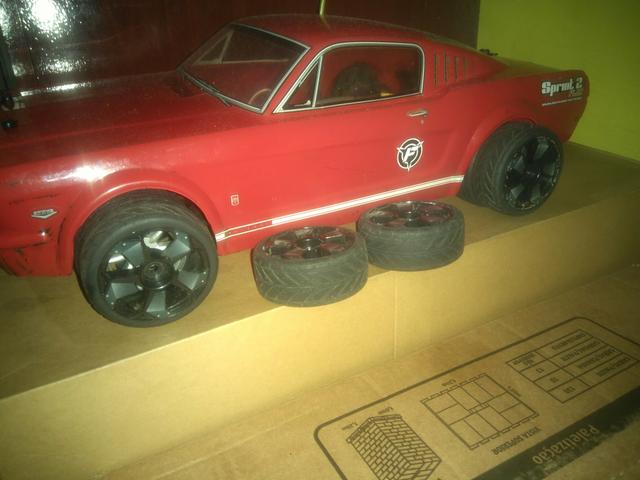 Jogo de rodas com pneus para automodelos on-road 1/10