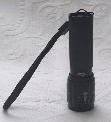 Mini Lanterna Tática com Luz de LED