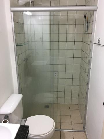 Vaso sanitário com caixa acoplada e box