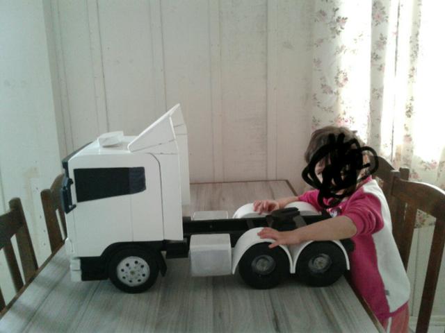 Vendo cavalinho de madeira escânia cara chata