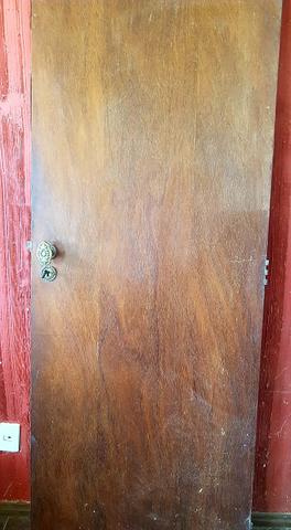 Vendo porta sucupira com maçaneta e chave