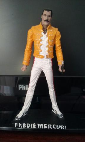 Boneco do Fredie Mercury.