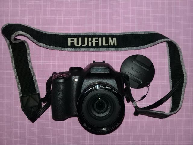 Câmera FujiFilm SL300 Semi-Profissional