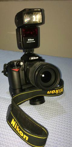 Nikon d90 + flash + suporte para duas baterias