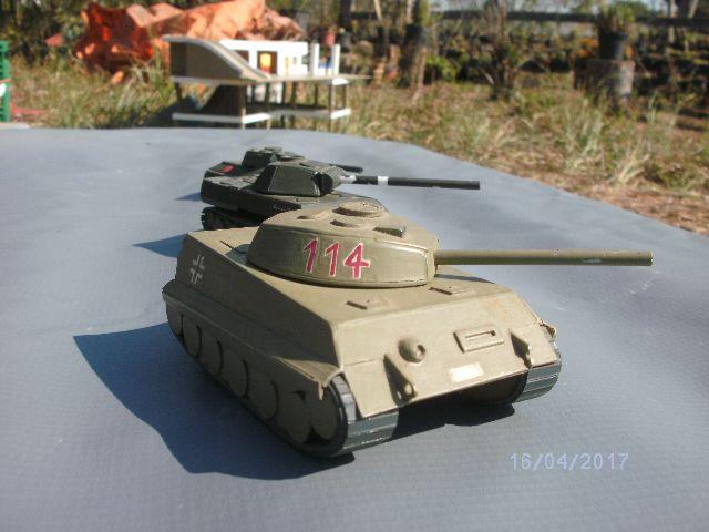 Tanques de guerra em miniatura