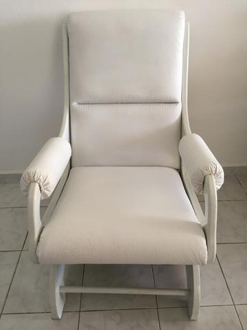 Cadeira de balanço para amamentação