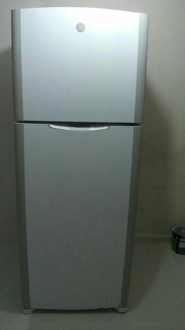 Geladeira Frost Free 410 L funcionando