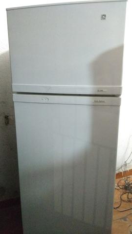 Geladeira GE eletrolux