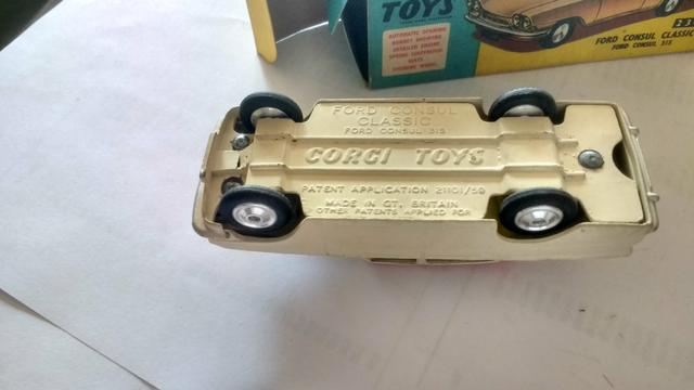 Miniatura do carro Ford consul classic corgitoys