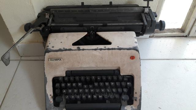 Relíquia máquina de datilografia