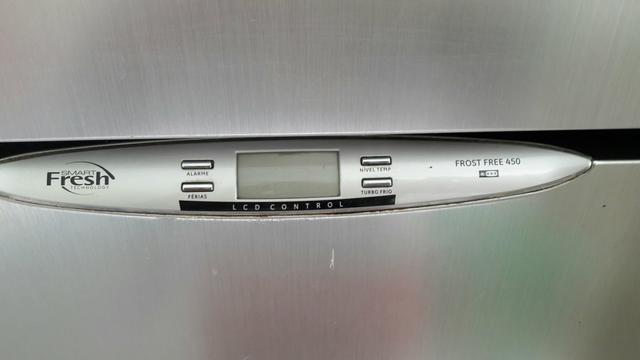 Vendo essa geladeira frosfre aço inox