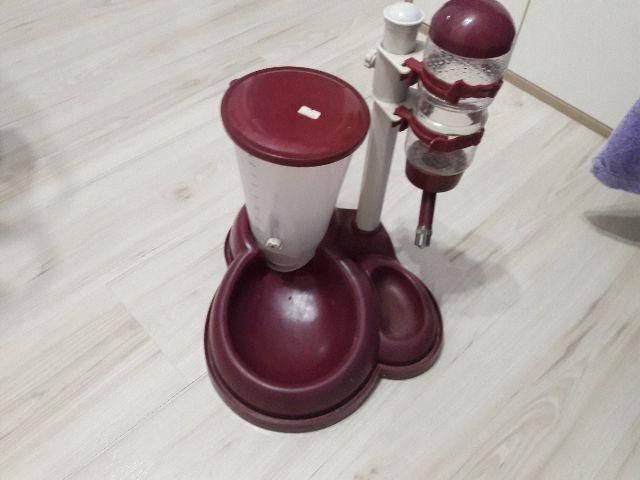 Bebedouro e tijela para comida