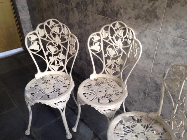 Cadeiras de ferro decorativas