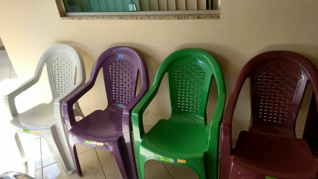 Cadeiras plásticas