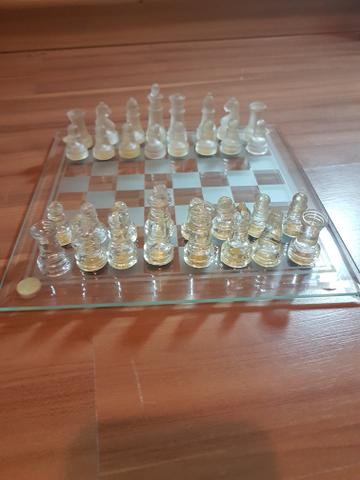 Jogo de Xadrez com peças de vidro