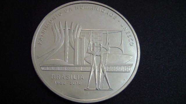 Uma Bela Moeda de Prata Comemorativa 50 Anos de Brasília