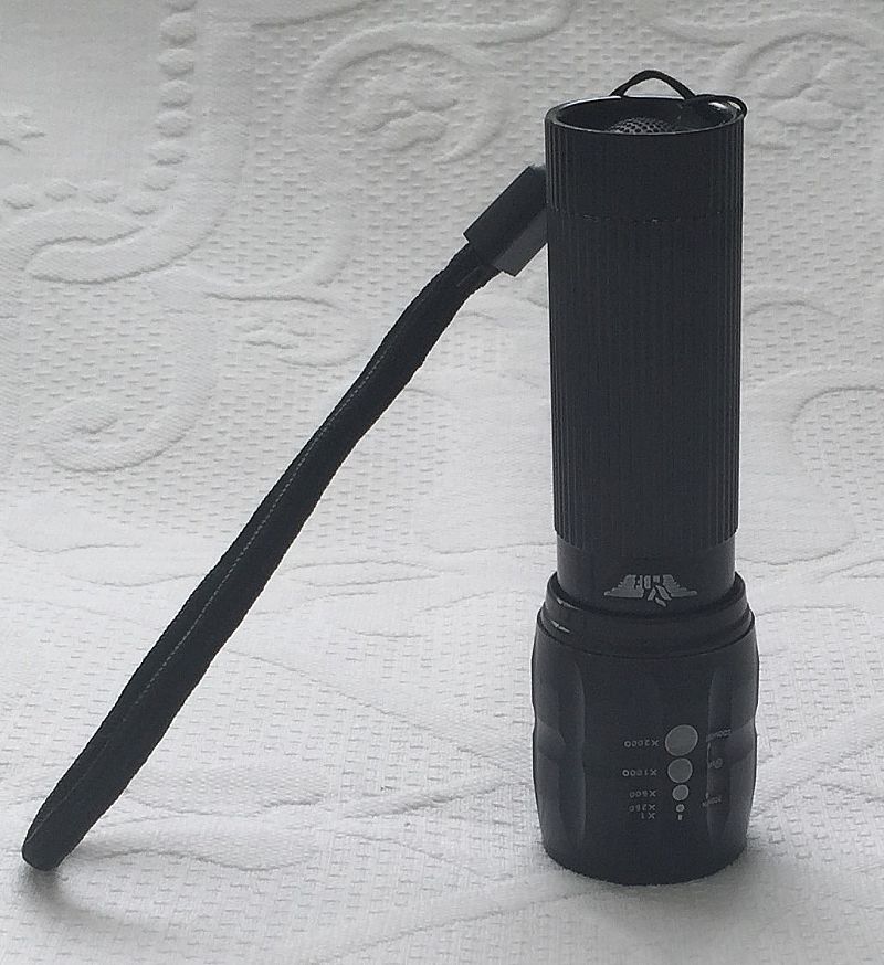 Mini lanterna tatica com luz de led