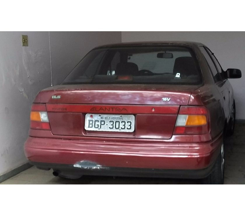 Vendo Hyundai Elantra  a examinar no local.