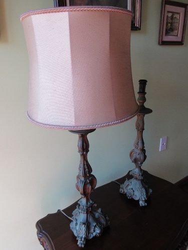 Abajour Tocheiro D.joão V Resina Em Tom Bronze Envelhecido