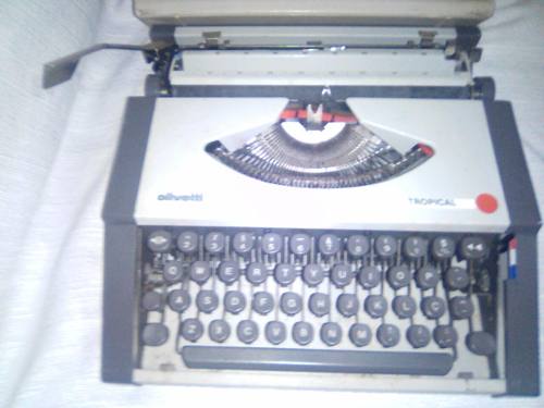 Maquina De Escrever Olivette Tropical - Usada