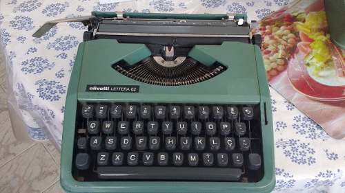 Maquina De Escrever Olivetti 82 Pequenina Linda