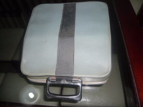 Maquina De Escrever Portátil Olivetti