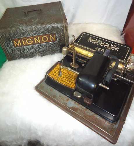 Máquina De Escrever Mignon Aeg De 