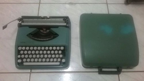 Máquina De Escrever Oliveti Letterra 82 Portátil Com