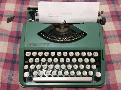 Máquina De Escrever Olivetti Lettera 82 Maleta