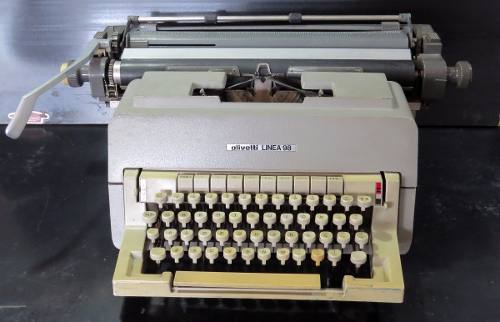 Máquina De Escrever Olivetti Linea 98