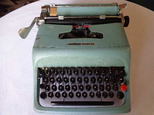 Máquina De Escrever Olivetti Studio 44 (anos )