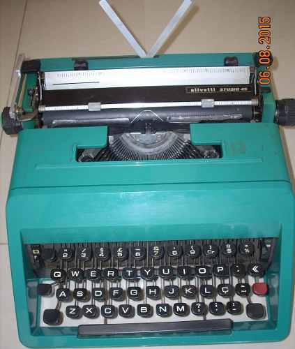 Máquina De Escrever Olivetti Studio 45 Funciona Antiguidade