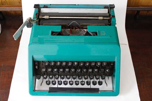 Máquina De Escrever Olivetti Studio 45 Leia Descrição
