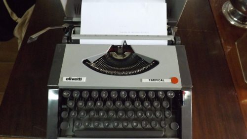 Máquina De Escrever Olivetti Tropical # 