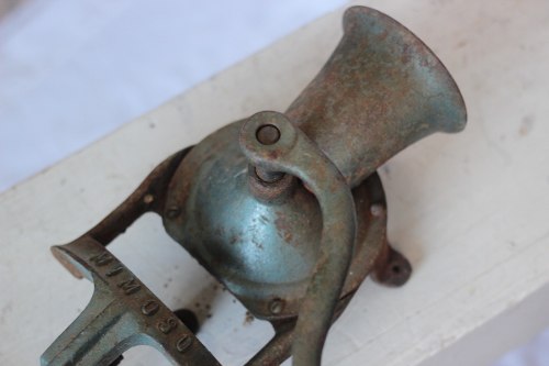 Moedor De Café Antigo | A Manivela