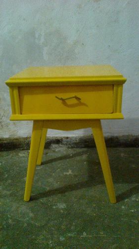 Criado Mudo Antigo Pés Palito Reformado Retrô Amarelo