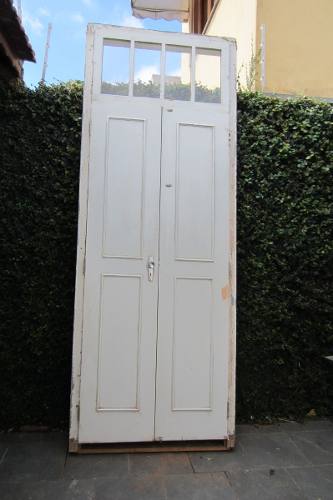 Porta Duas Folhas Com Bandeiras Modelo Antigo