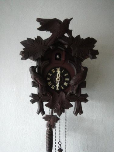 Relógio Cuco Antigo Esculpido A Mão De Madeira Rc 134j