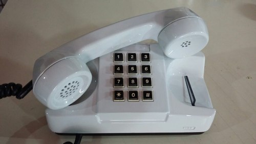 Telefone Antigo Tijolinho Com Teclado Digital Cor Branco