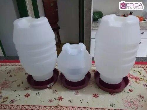 Vende se 7 bebeduro para galinhas e 4 comedouro de raçao. vendo tudo por 130. reais