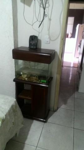 Vendo este aquario 50 litros com o movel so tenho a bombinha