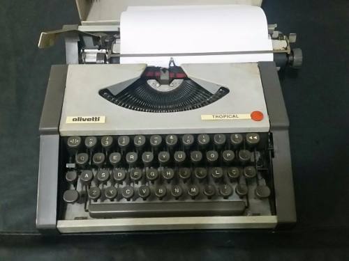 Maquina De Escrever Portátil Olivetti Tropical Funcionando!